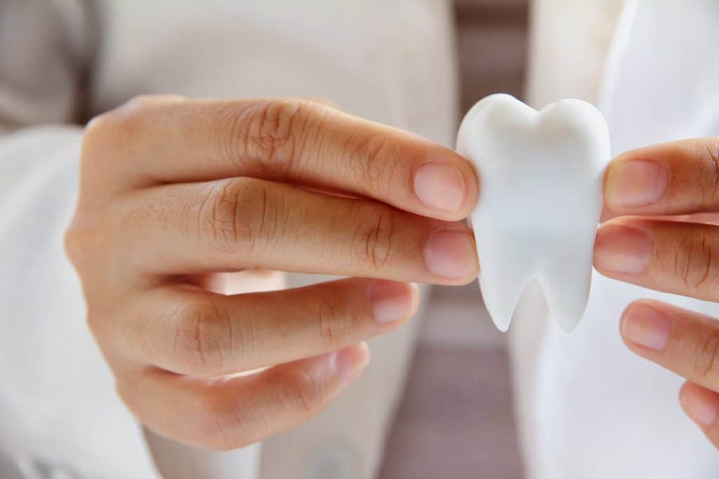 Implant dentaire tunisie pas cher